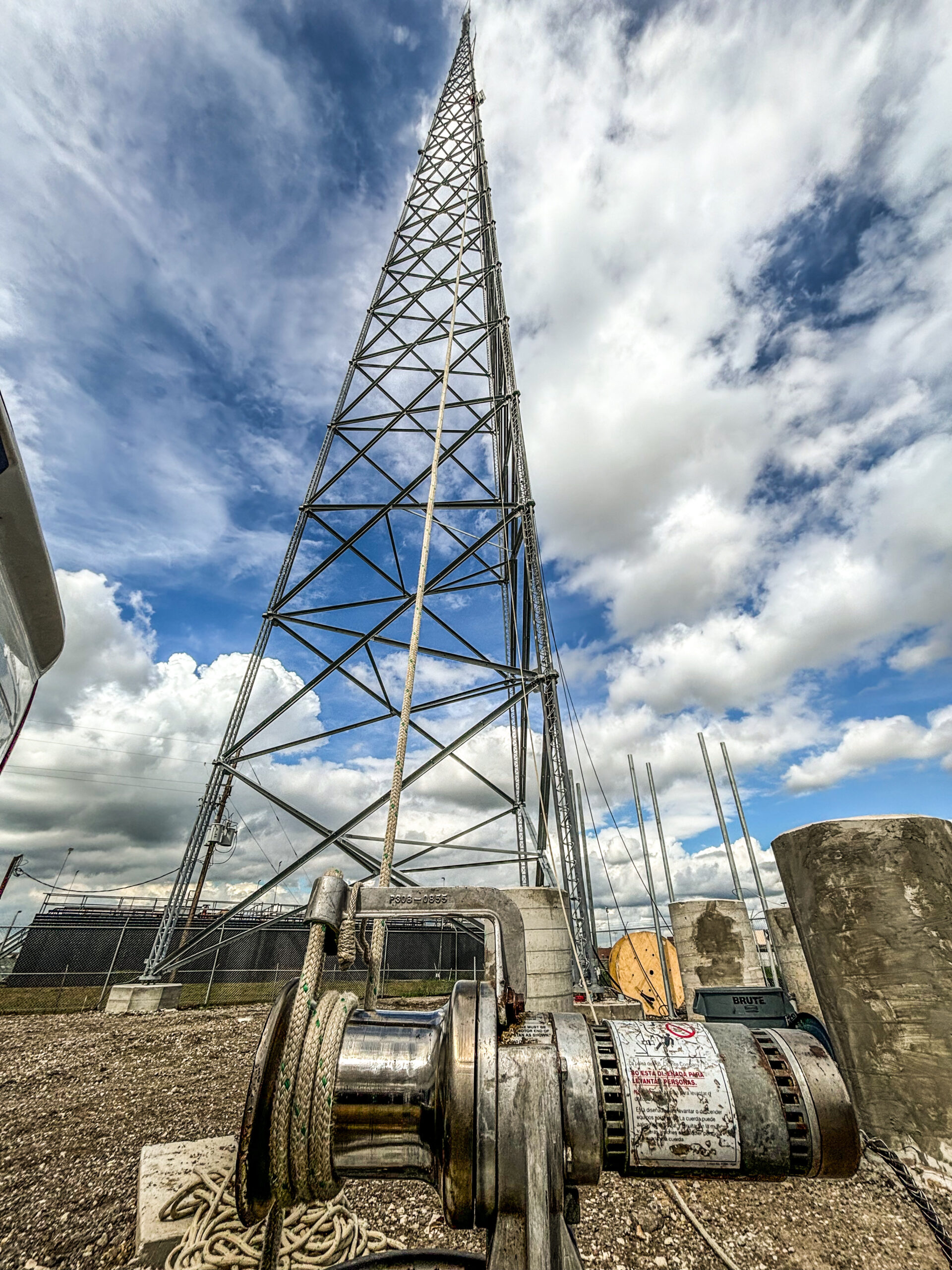 Montaje de torre de comunicación 440 FT - I2S SAS